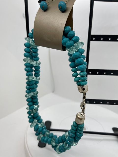 Turquoise blue deals necklace set